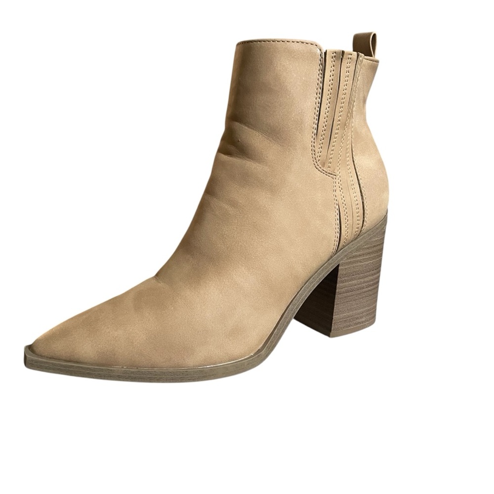 Universal Thread Whitney Boots 9.5 Tan Stacked Heel Pointed Toe
